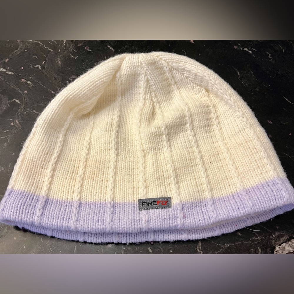 🍋 Y2K Firefly winter hat. Knit design cream and lilac colours excellent conditio